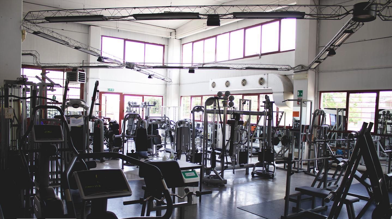 Sala attrezzi del centro fitness da 1.200 metri quadrati collegato all'hub
